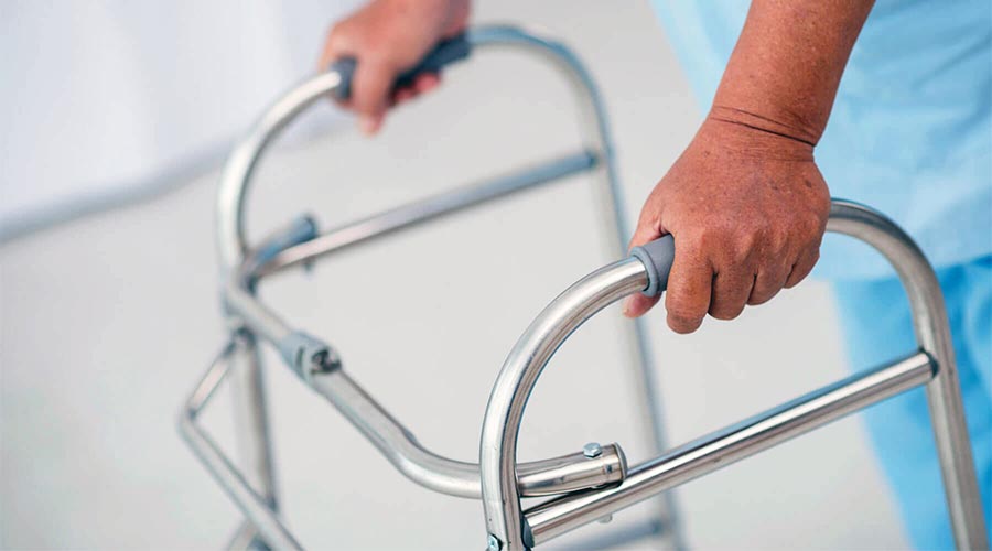 Pionizacja pacjenta i nauka chodzenia