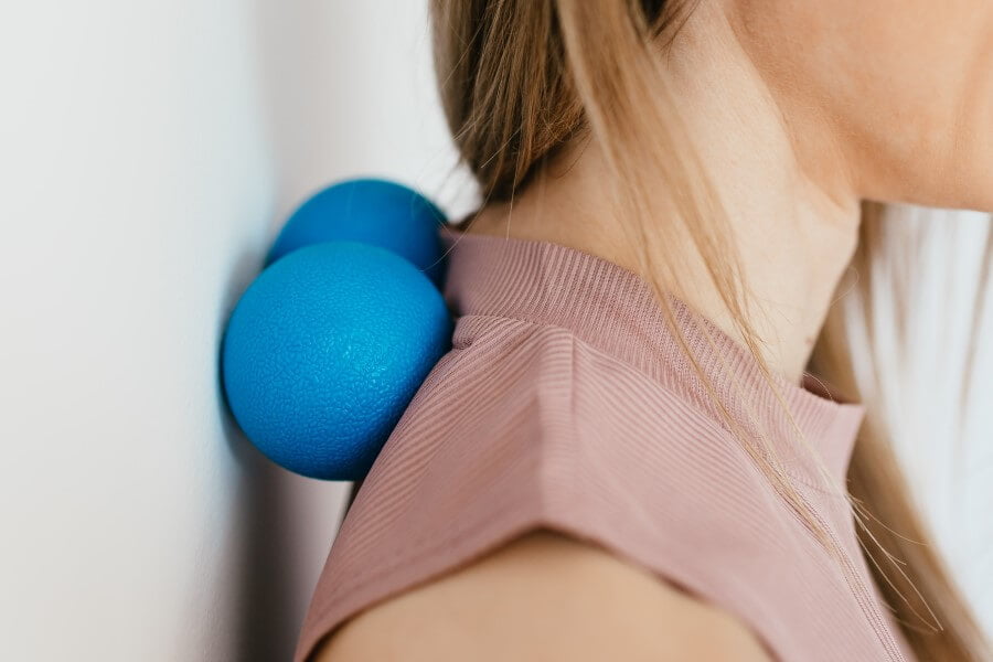 Domowe sposoby na bóle mięśni i stawów: 7 naturalnych metod łagodzenia dolegliwości