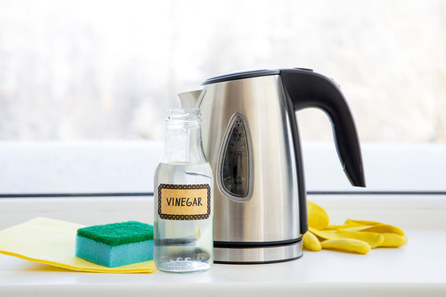 Jak skutecznie odkamienić czajnik elektryczny? 4 sprawdzone sposoby