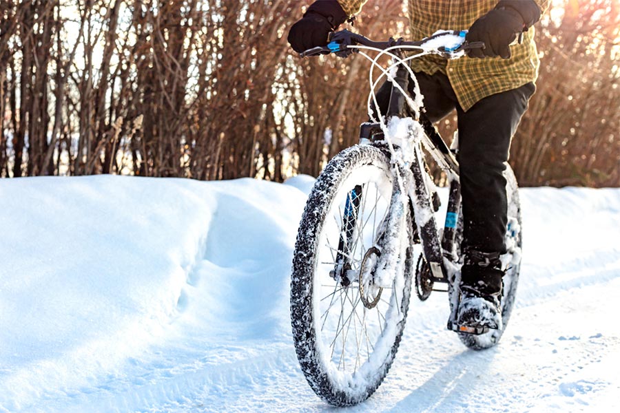 O czym pamiętać przed wyruszeniem na wycieczkę rowerową zimą?