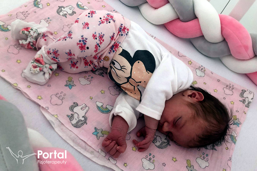 Jak układać noworodka do snu?